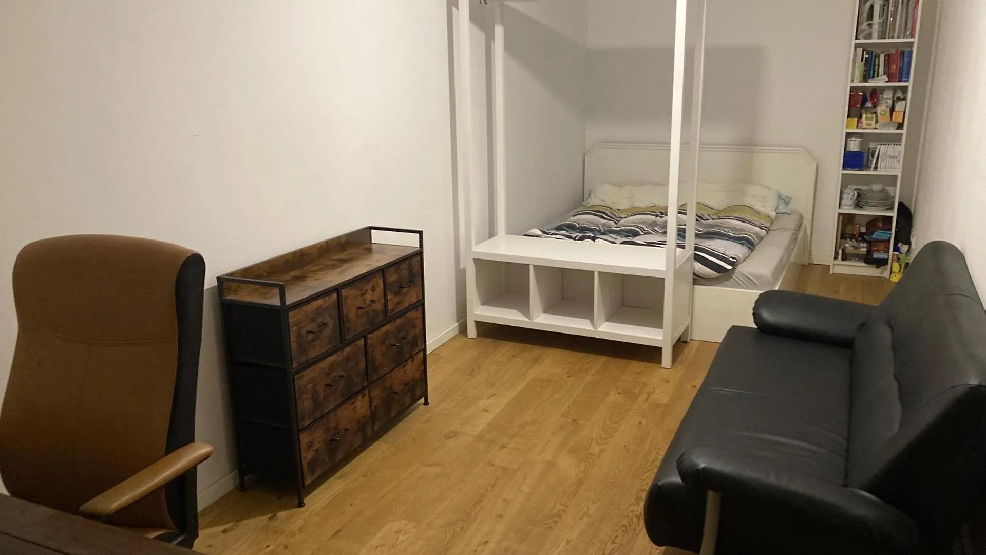 Zentrales Zimmer, Naehe Oktoberfest, Bett Und Schlafcouch Apartment Munich