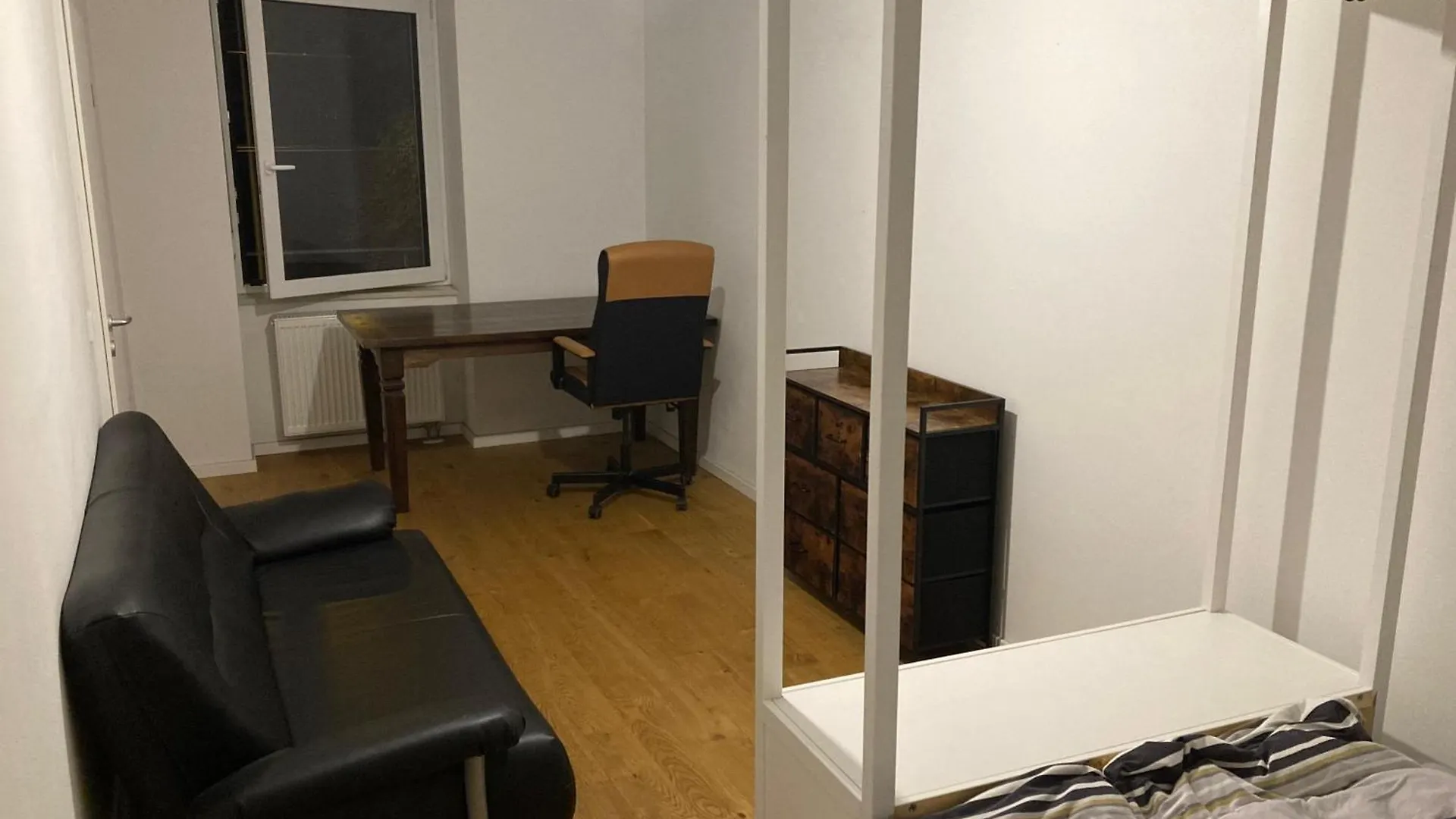 Zentrales Zimmer, Naehe Oktoberfest, Bett Und Schlafcouch Lejlighed München 0*,  Tyskland